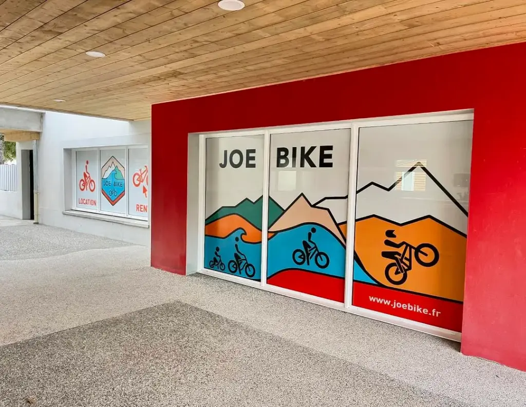 Enseigne du magasin Joe Bike