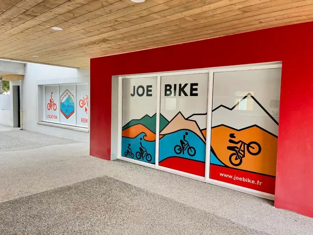 Enseigne du magasin Joe Bike