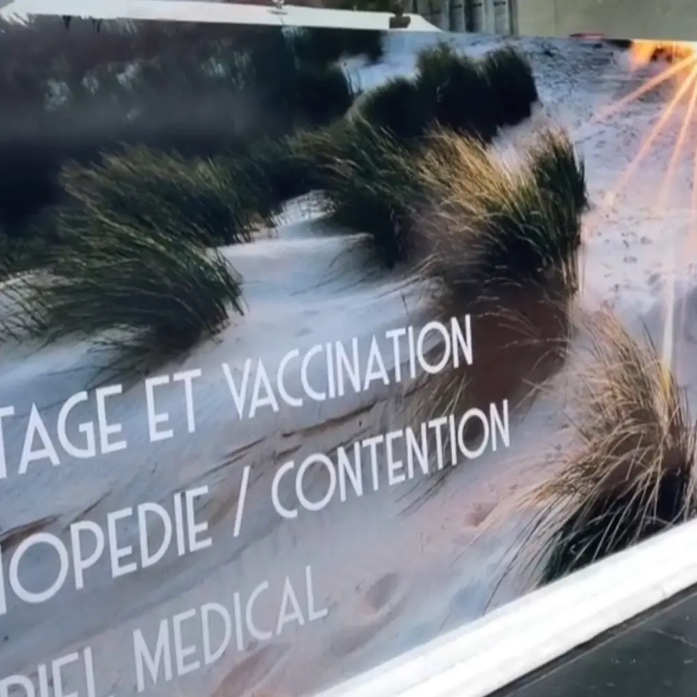 Vitrophanie extérieure d'une pharmacie