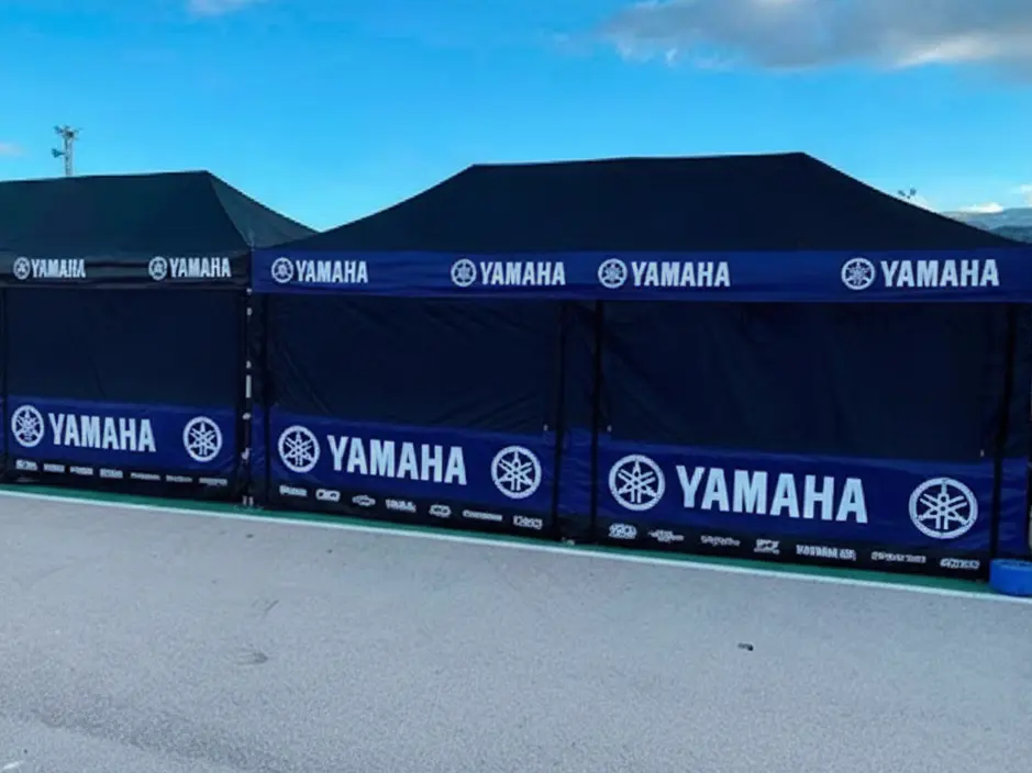 Grande tente pour manifestation sportive personnalisée