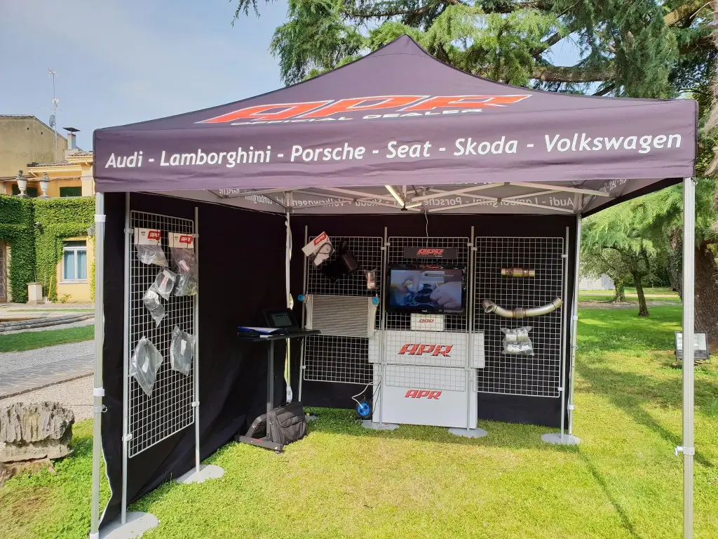 Tonnelle publicitaire avec logo et visuels sur mesure