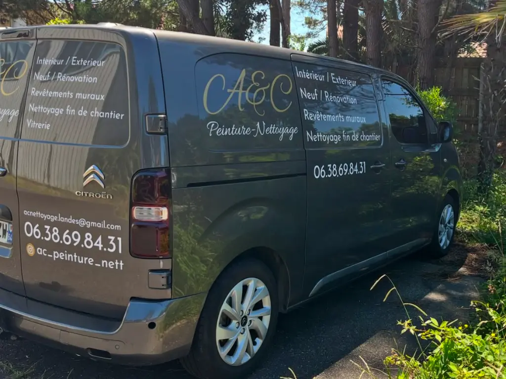 Habillage adhésif personnalisé pour véhicule utilitaire