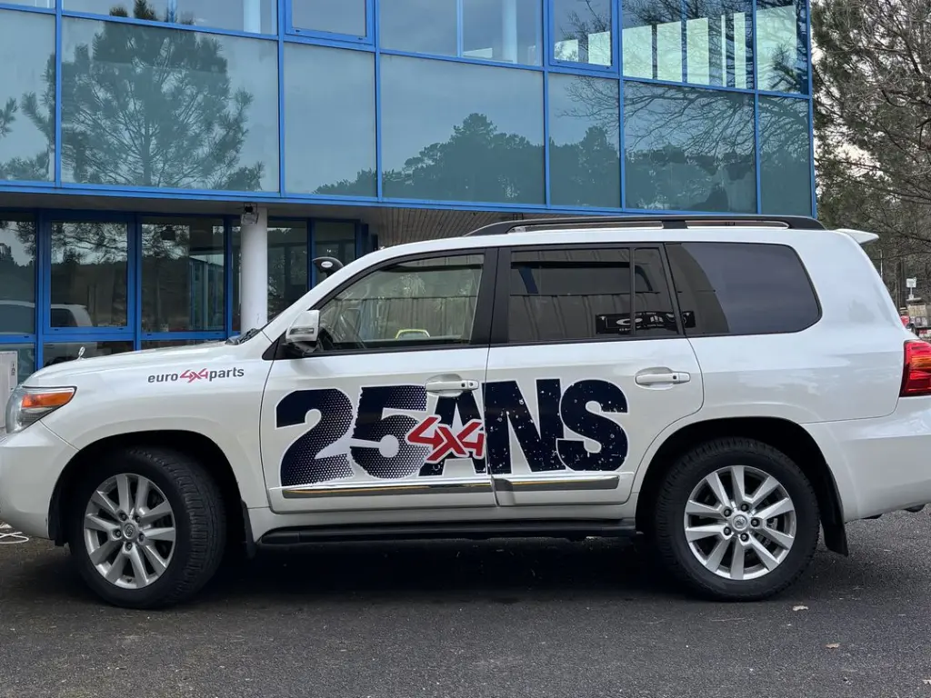 Covering et marquage publicitaire sur voiture d’entreprise