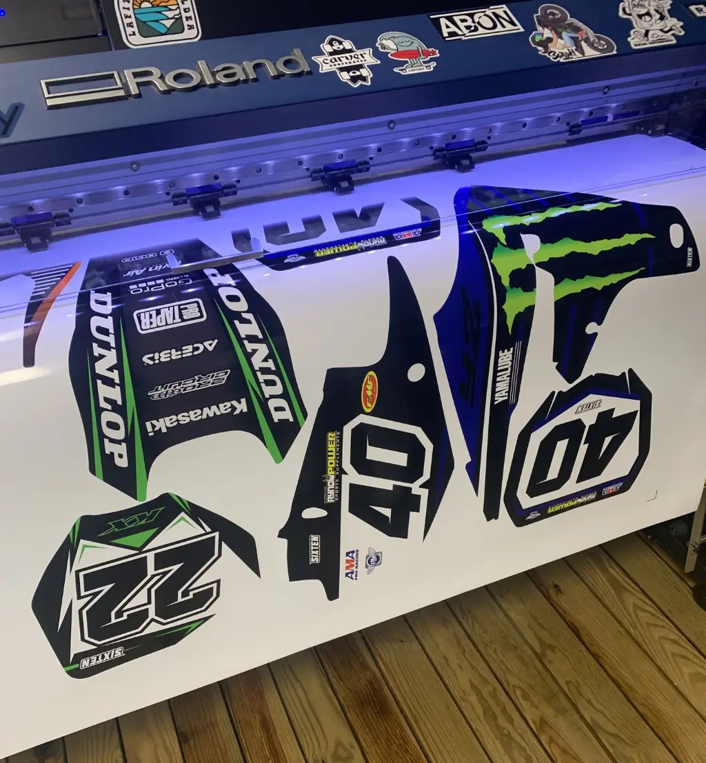 Fabrication et impression de kit déco personnalisé pour design unique